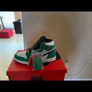 Air Jordan 1 lucky green size 8.5 women